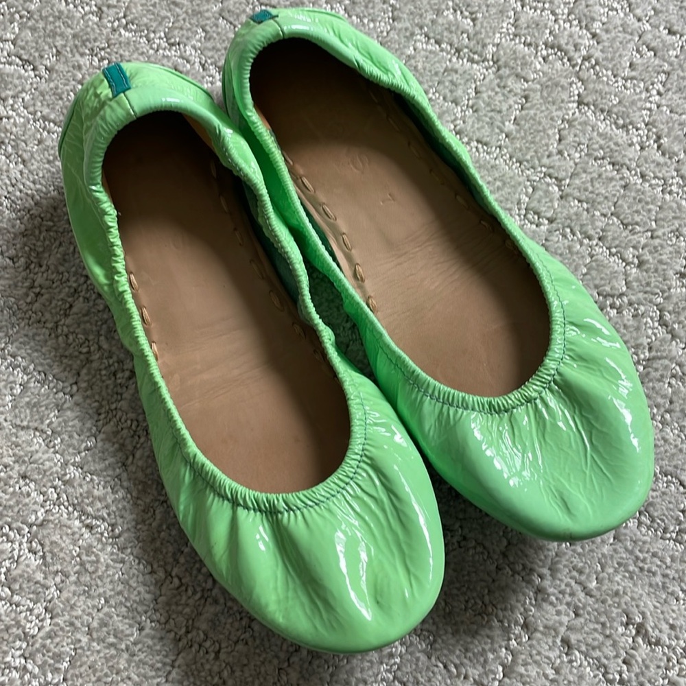 Worn only once.  No discoloration on inside.  No box available.